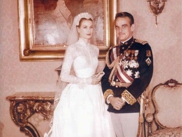 Grace Kelly y Rainiero de M&oacute;naco el d&iacute;a de su boda