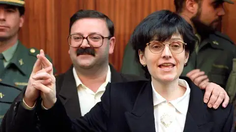 La farmacéutica de Olot, María Angels Feliu, junto a su marido, Paco Pérez Acedo, tras su liberación La farmacéutica de Olot, María Angels Feliu, junto a su marido, Paco Pérez Acedo, tras su liberación