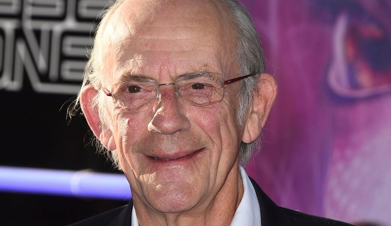 Christopher Lloyd se pas&oacute; por la premiere y salud&oacute; al DeLorean