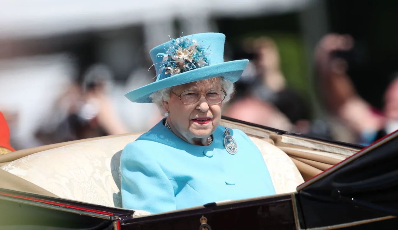 La reina Isabel II en la celebración de su 92 cumpleaños
