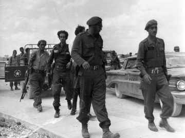 Fidel Castro tras la invasi&oacute;n de la Brigada 2506 en la Bah&iacute;a de los Cochinos