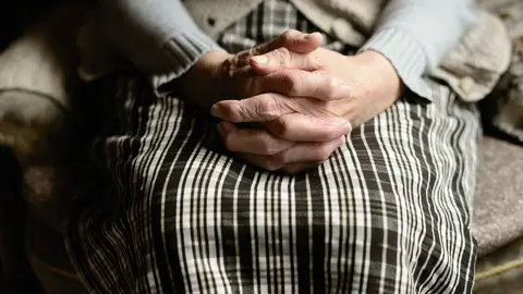 Una anciana Miles de personas mayores deciden vivir en soledad por no querer abandonar su hogar o por no tener familia