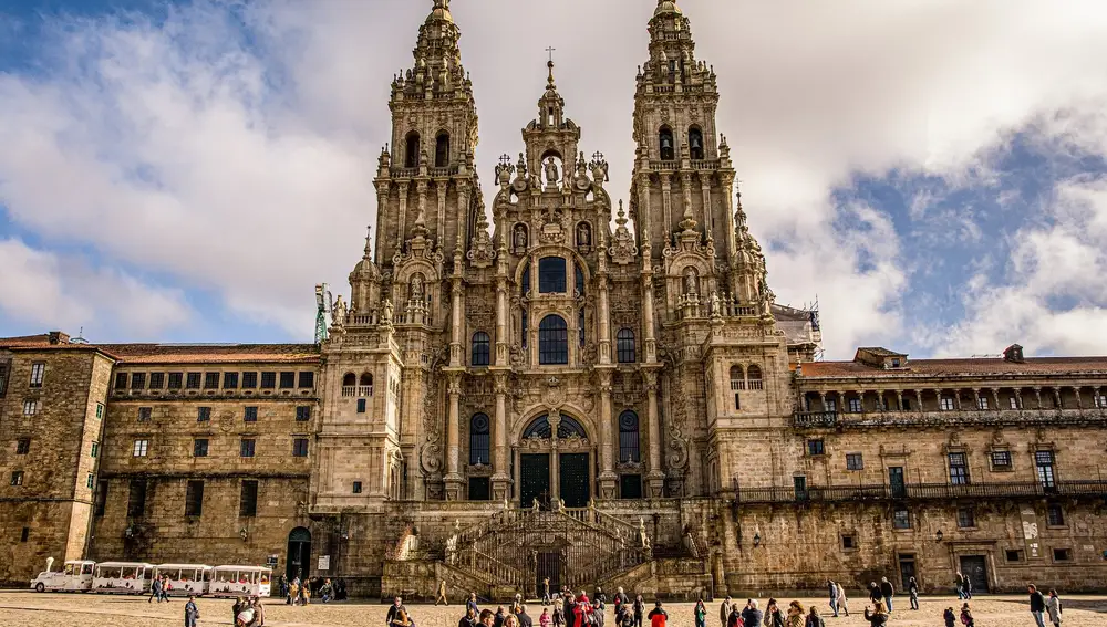 Efemérides de hoy 4 de diciembre de 2021. La catedral de Santiago de Compostela, punto clave en la peregrinación.