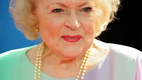 El agente de Betty White desmiente que la actriz muriera a causa de la vacuna contra el coronavirus El agente de Betty White desmiente que la actriz muriera a causa de la vacuna contra el coronavirus