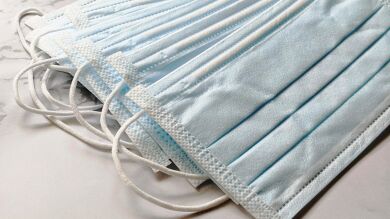 Sanidad ordena a las comunidades que impongan mascarilla en centros sanitarios 