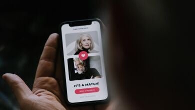 Consejos de la OCU para navegar por una web de citas de forma segura