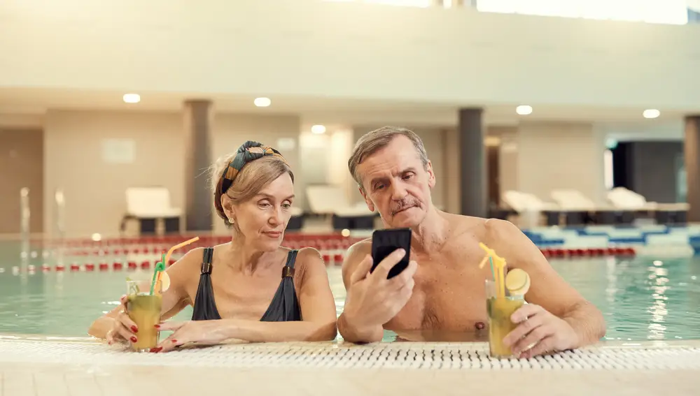 Personas mayores en un balneario