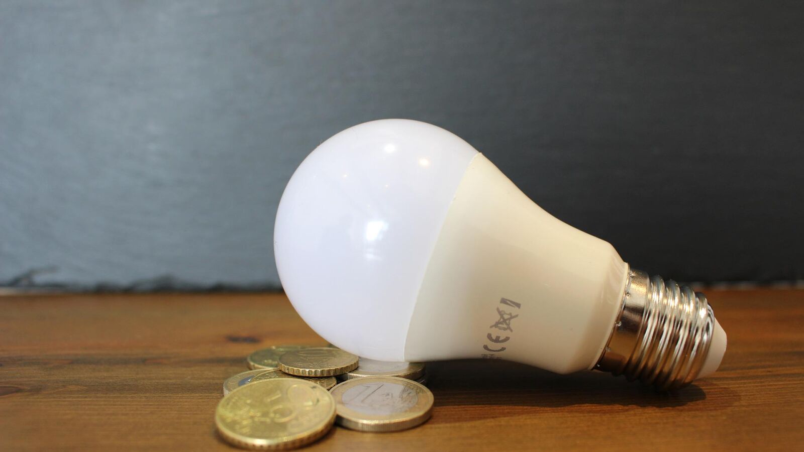 La luz en España es un 25,19 % más barata que hace un año