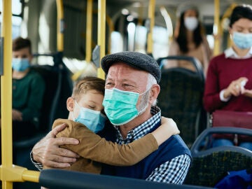 Personas con mascarilla
