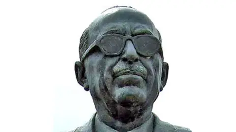 Busto de Matías Prats Cañete Busto de Matías Prats Cañete