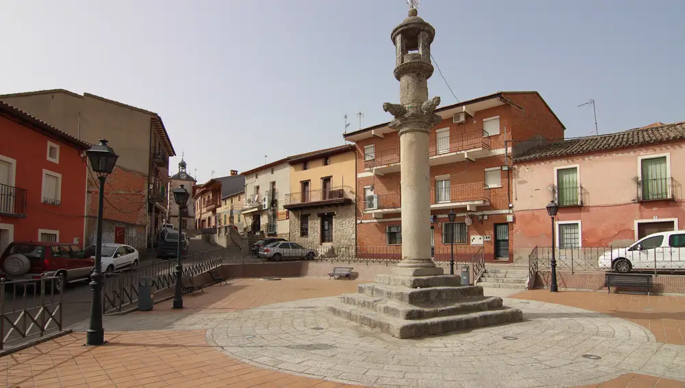 La plaza de la Constitución de Nombela, un pueblo de Toledo