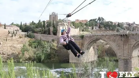 Camila en la tirolina de Toledo Camila en la tirolina de Toledo