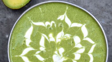 Receta saludable para la diabetes: Sopa de aguacate y edamame