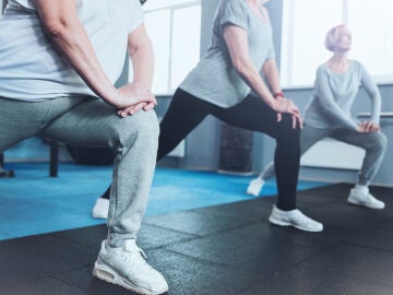 Personas mayores haciendo deporte