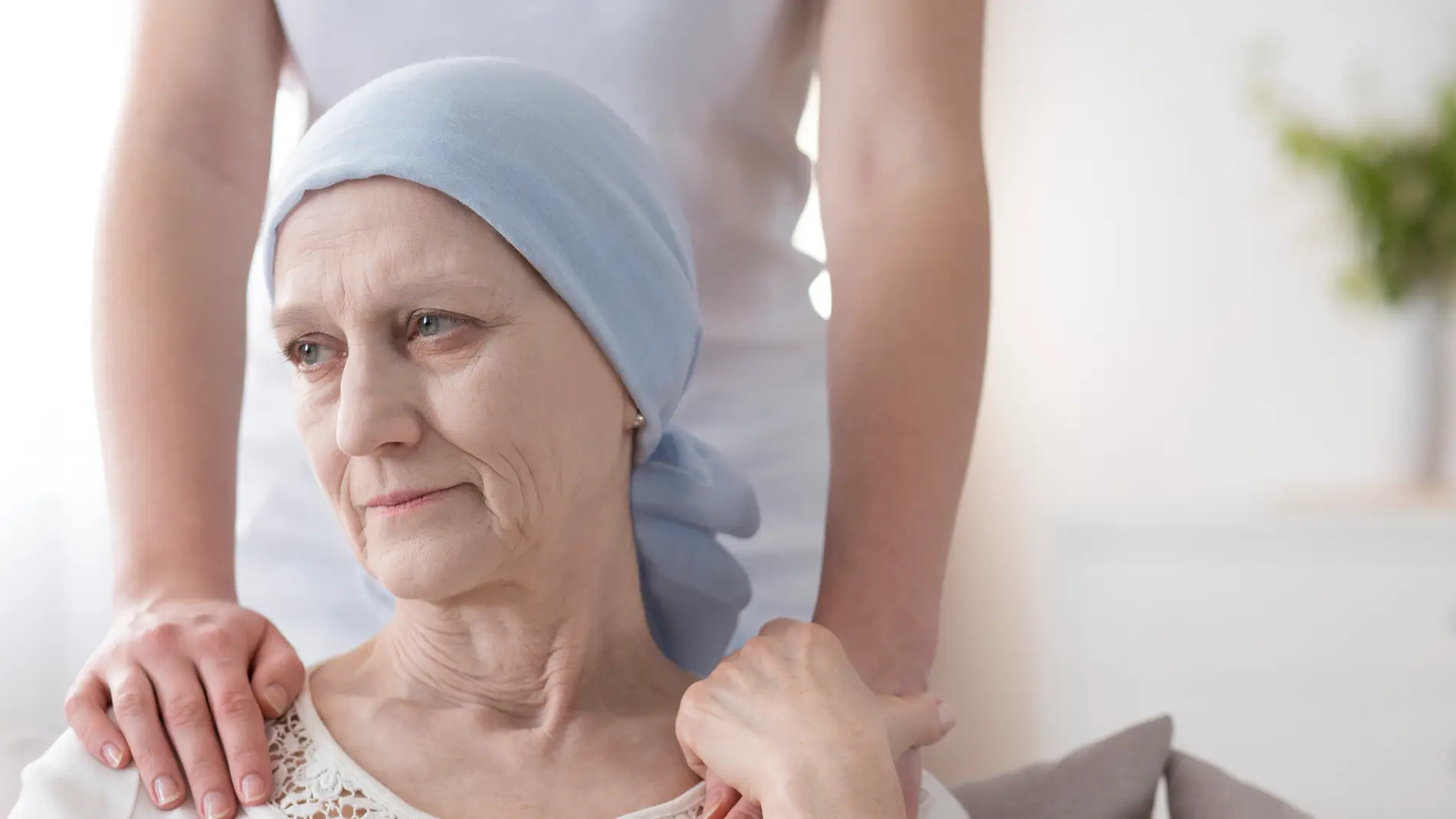 Mujer mayor con cáncer