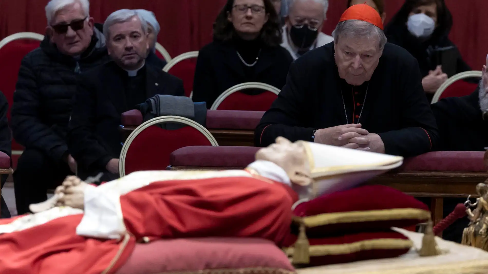 Ultima día de la capilla ardiente de Ratzinger mientras se prepara el funeral