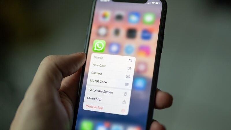 Así funciona Celia, el asistente de IA con el que puedes hablar a través de WhatsApp 