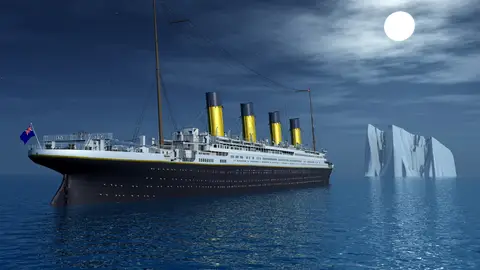 Recreación de El Titanic y el iceberg Recreación de El Titanic y el iceberg