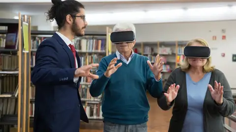 Persona mayor realidad virtual Persona mayor realidad virtual