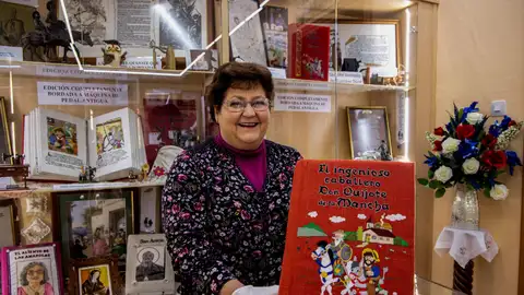 Antonia Ortuño y sus obras de costura Antonia Ortuño y sus obras de costura