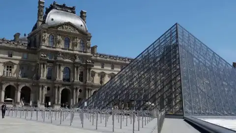 Efemérides de hoy 29 de marzo de 2023: Inauguración de la Pirámide del Louvre Efemérides de hoy 29 de marzo de 2023: Inauguración de la Pirámide del Louvre