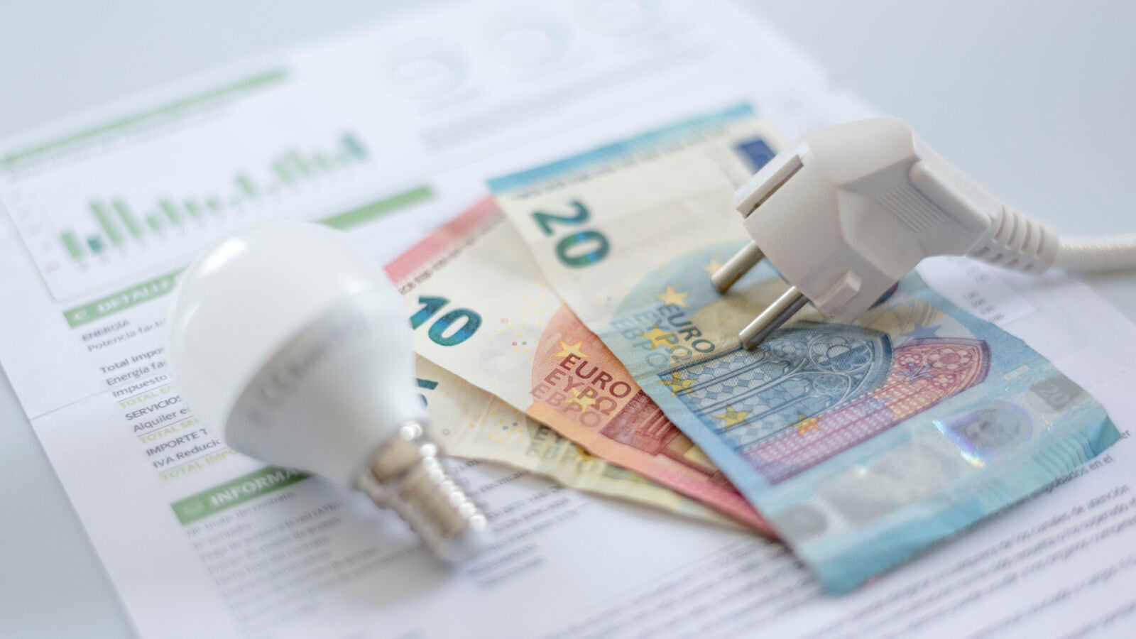 La luz abre noviembre con el precio más barato del año y durante horas será de 0 euros/MWh