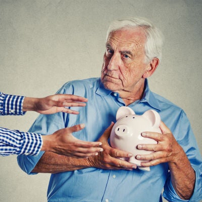 Persona mayor abuso financiero