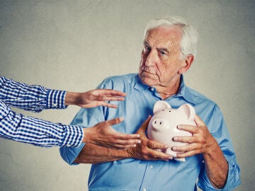 Persona mayor abuso financiero