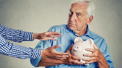 ¿Qué es el maltrato financiero a las personas mayores?