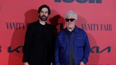 El cineasta Pedro Almodóvar (d) y el director editorial de Vanity Fair, Alberto Moreno El cineasta Pedro Almodóvar (d) y el director editorial de Vanity Fair, Alberto Moreno