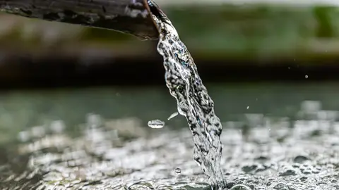 El agua puede 'hablar' con los electrones del grafeno en el mundo cuántico El agua puede 'hablar' con los electrones del grafeno en el mundo cuántico