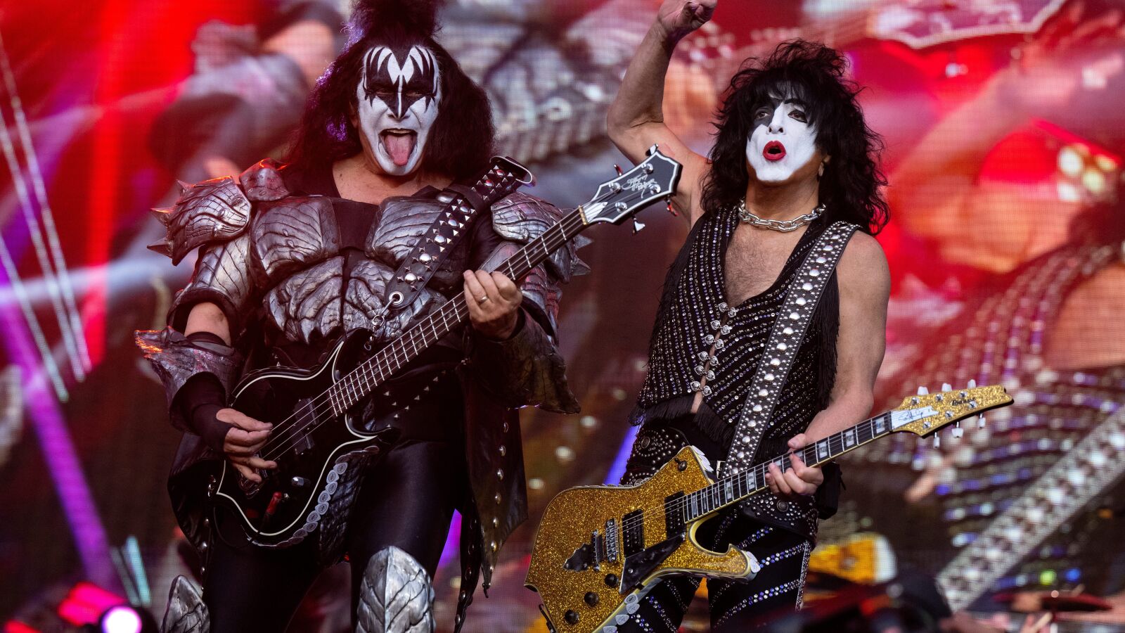 El surrealista momento en que la banda 'KISS' versiona 'La Macarena' durante su estancia en Cartagena: 