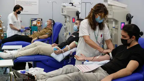 Enfermeras atendiendo Enfermeras atendiendo