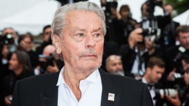 Los hijos de Alain Delon denuncian a su compañera tras salir a la luz que el actor piensa subastar su herencia