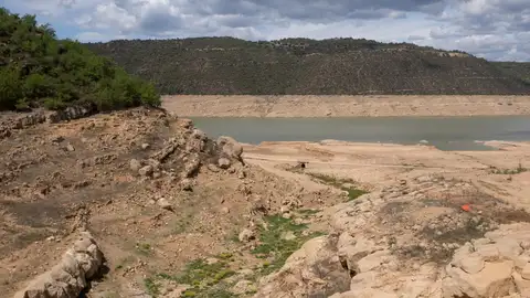 Imagen de un embalse catalán afectado por la grave sequía Imagen de un embalse catalán afectado por la grave sequía