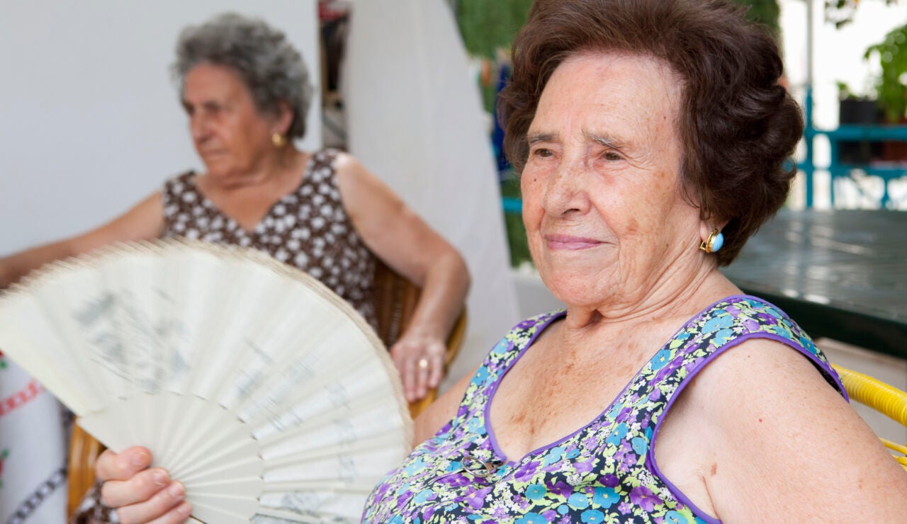 Mujer con un abanico