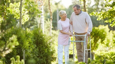 Caminar 25 minutos suficiente para paliar los efectos negativos de permanecer en cama en el hospital en las personas mayores 