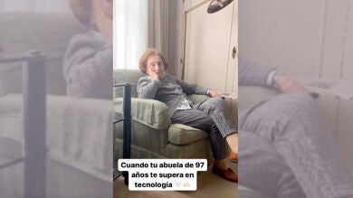 Una joven muestra la habilidad que tiene su abuela con la tecnología: 