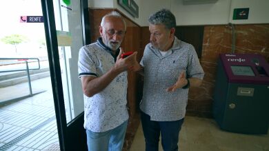 Chicote y Tomás tratan de sacar un billete de tren a Madrid sin éxito: 