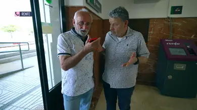 Chicote y Tomás tratan de sacar un billete de tren a Madrid sin éxito: Chicote y Tomás tratan de sacar un billete de tren a Madrid sin éxito: