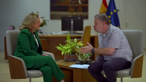 Nadia Calviño y Alberto Chicote en el especial Hablando en plata: Ciudadanos de segunda Nadia Calviño y Alberto Chicote en el especial Hablando en plata: Ciudadanos de segunda