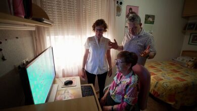 Qué es la brecha digital y por qué perjudica tanto a algunas personas mayores