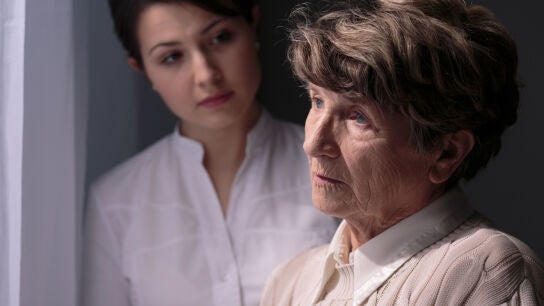 Mujer con Alzheimer