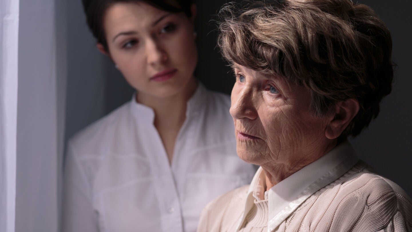 Mujer con Alzheimer