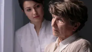 Mujer con Alzheimer