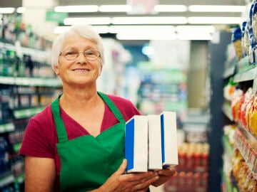 Mujer mayor trabajando
