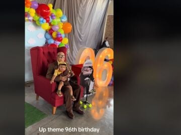 Celebra su 96 cumplea&ntilde;os con una fiesta tem&aacute;tica de UP y que causa sensaci&oacute;n en redes