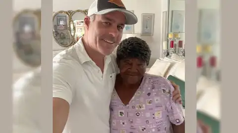 Una abuela marcó el número equivocado y le contestó un joven: Llevan más de 20 años de amistad telefónica Una abuela marcó el número equivocado y le contestó un joven: Llevan más de 20 años de amistad telefónica