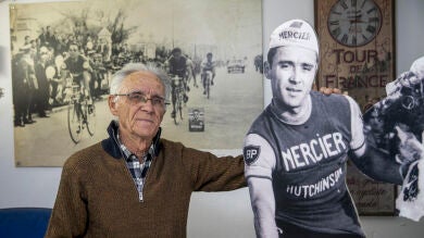 75 años pedaleando, Adolfo Bello de 90 años aún no tiene previsto bajarse de la bici 