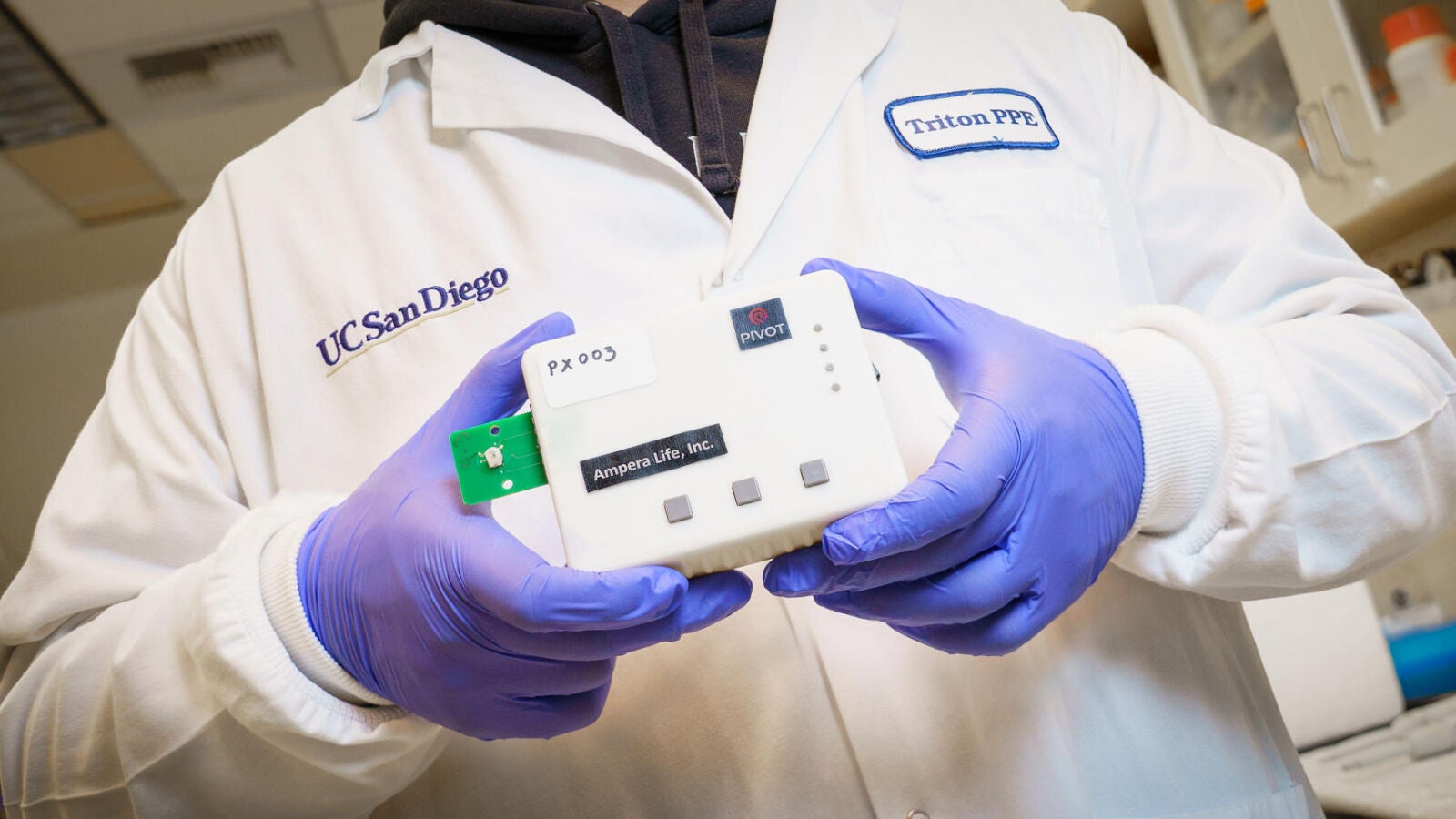 Un dispositivo portátil y no invasivo detecta biomarcadores de las enfermedades de Alzheimer y Parkinson